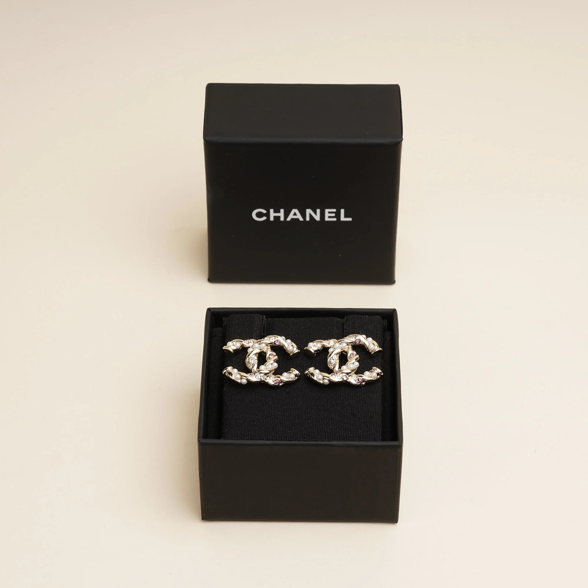 Large CC Earrings - Image 5