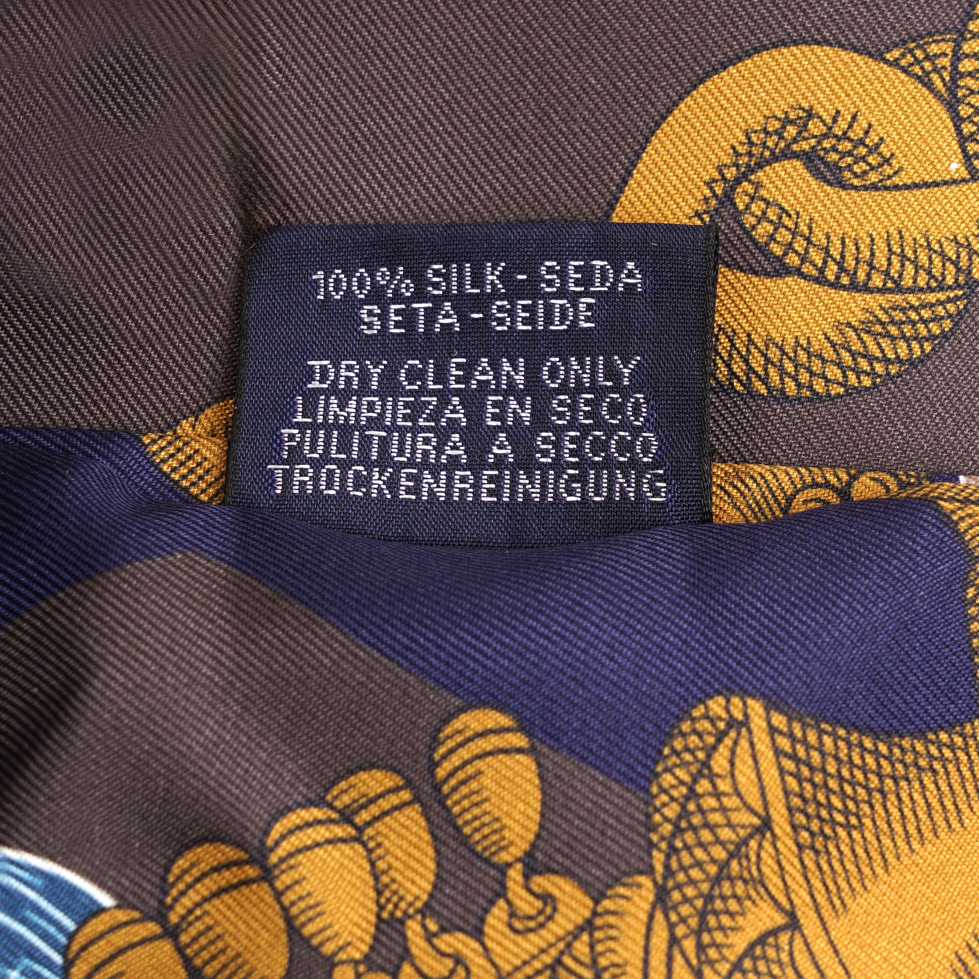 Della Cavalleria Maxi Silk Twilly - Image 4