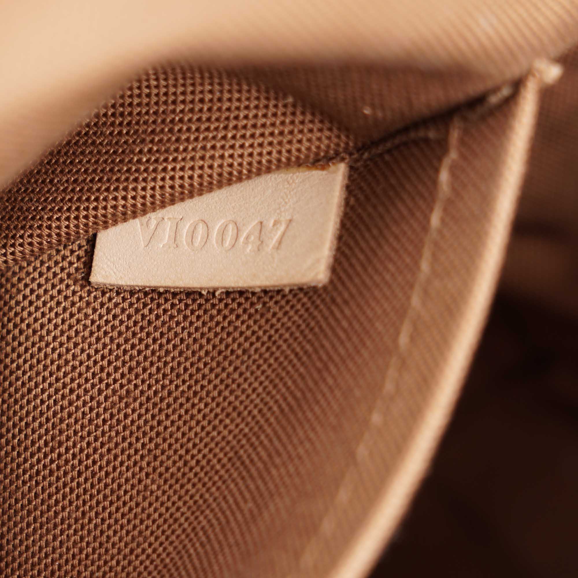 Riveting Shoulder Bag - Image 10